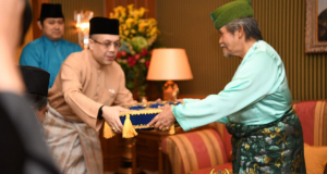Majlis Pengurniaan Darjah Kerabat Yang Amat Dihormati Al-Yunusi (D.K.) Kelantan dan Darjah Kebesaran Mahkota Kelantan Yang Amat Mulia (Al-Muhammadi) S.P.M.K di Brunei